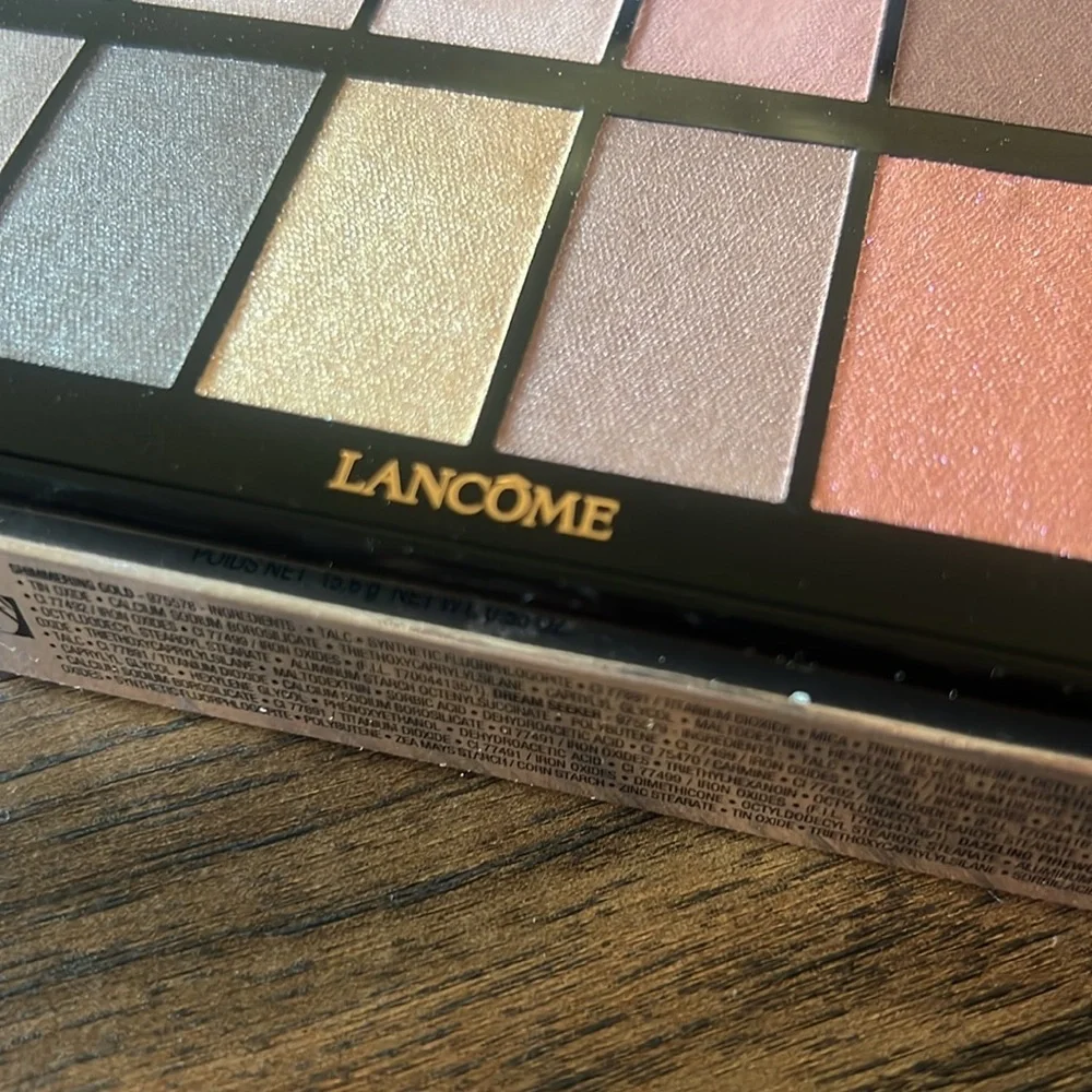 Eyeshadow Palette - Never used,  A color has a finger mark!